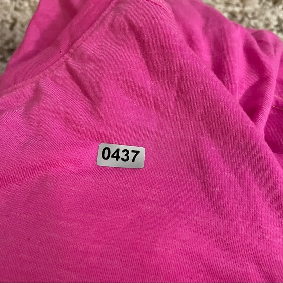 Under Armour Pink Fitted Top size small - Picture 11 of 11